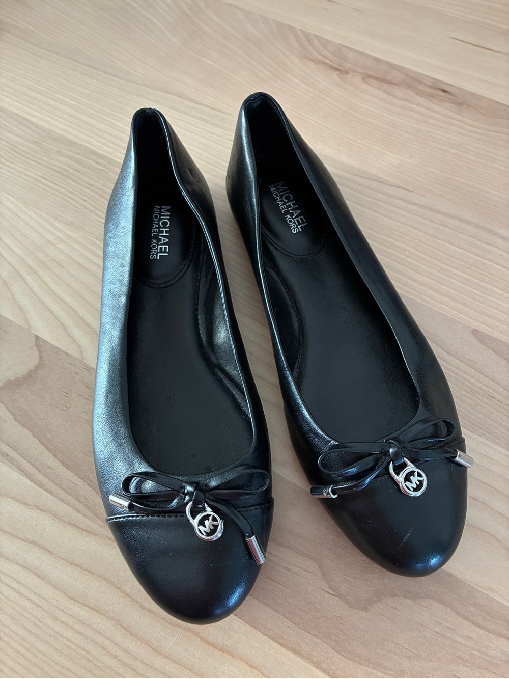 Michael Kors Black Leather Girls' Bow Ballet Flats with Logo Charm